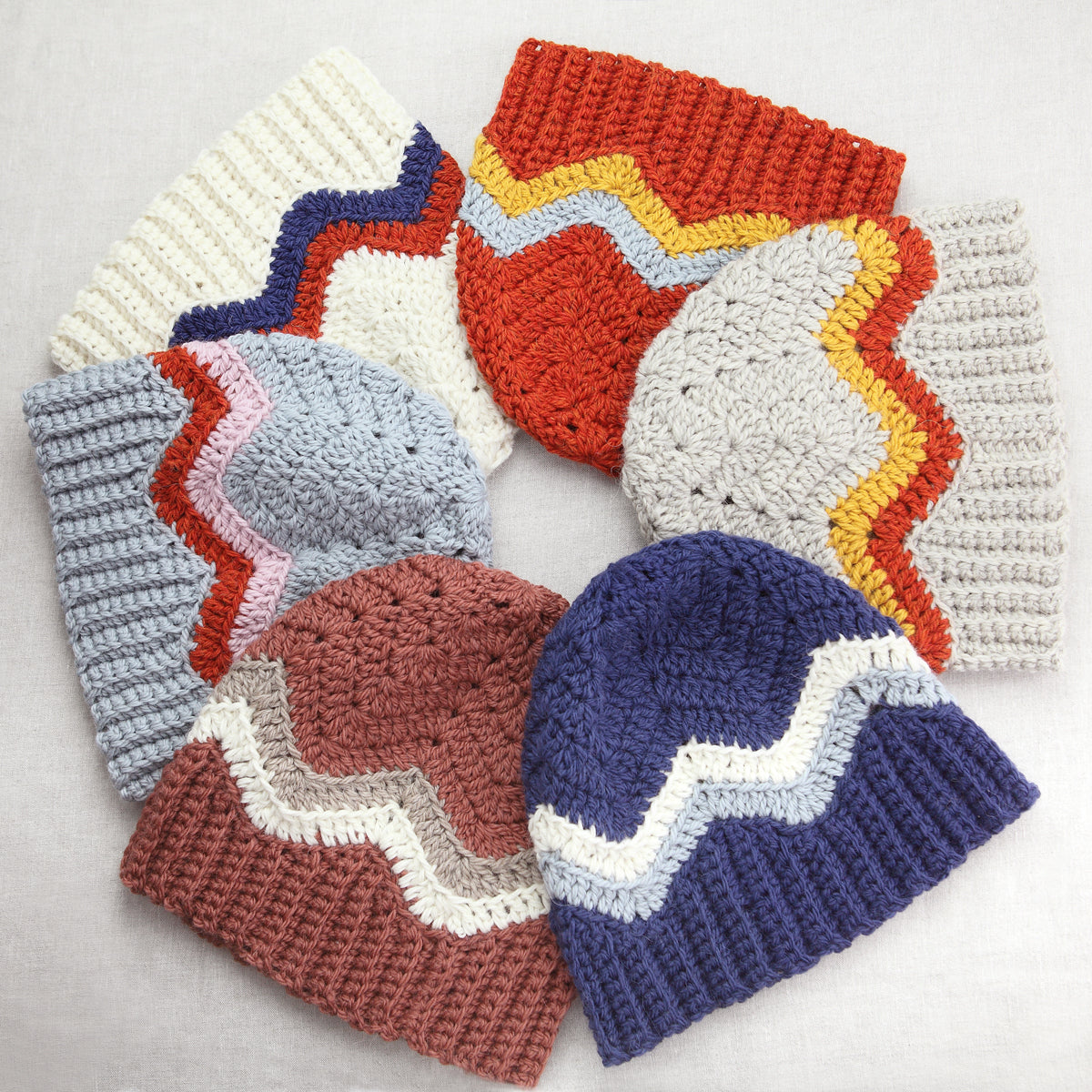 Kit crochet bonnet Chevrons - gamme de 6 bonnets - Un crochet par ici