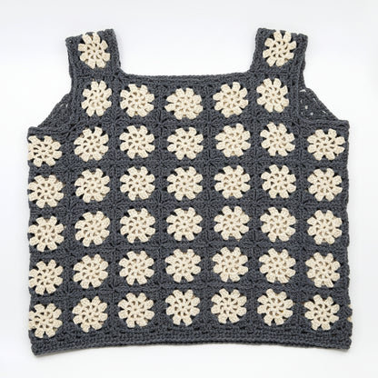 Top “Issime" à crocheter, Granny Square assemblés au fur et à mesure. Un création de la marque Un crochet par ici.