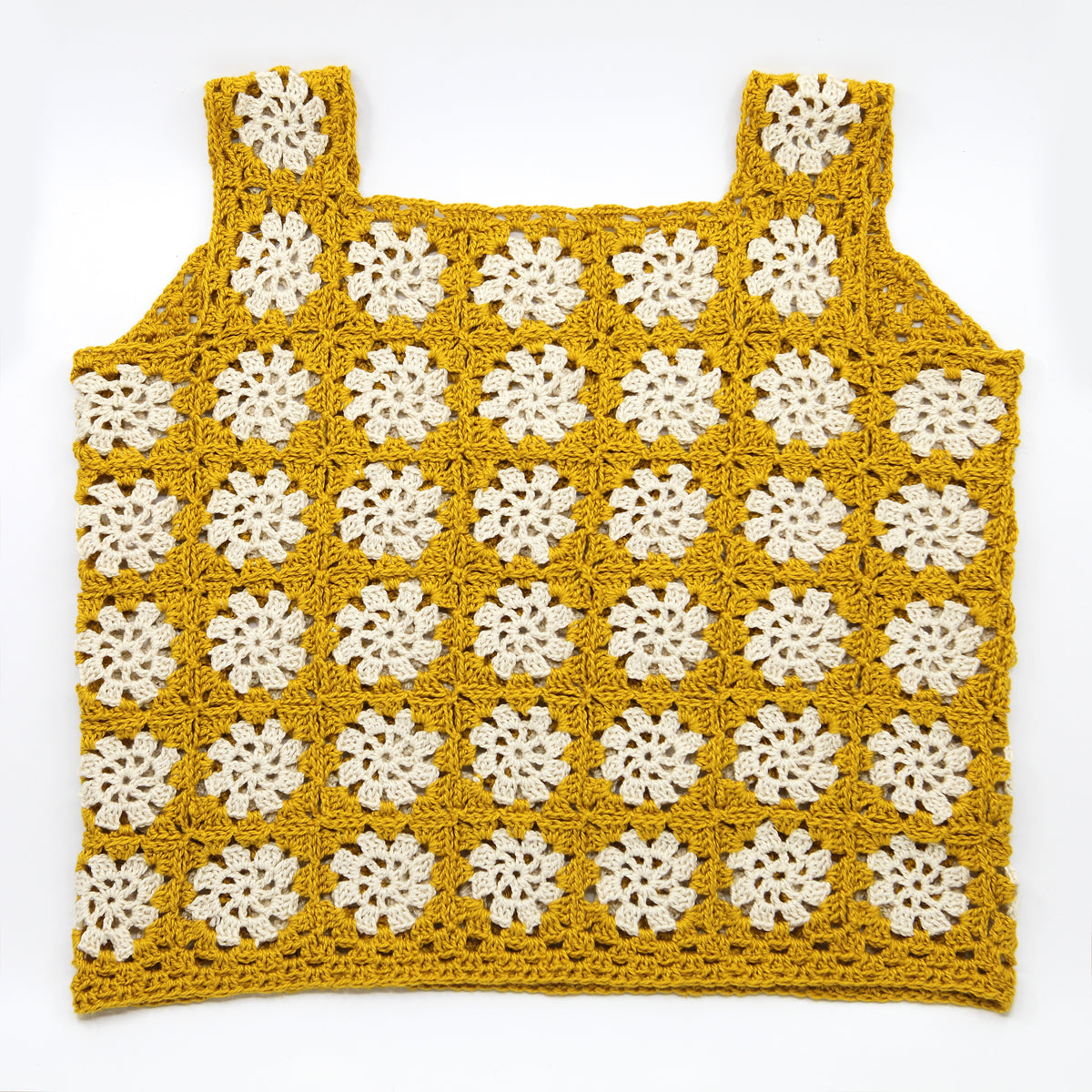 Top “Issime" à crocheter, Granny Square assemblés au fur et à mesure. Un création de la marque Un crochet par ici.