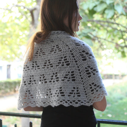 Kit crochet châle Un jour à Paris - porté façon chale - Un crochet par ici
