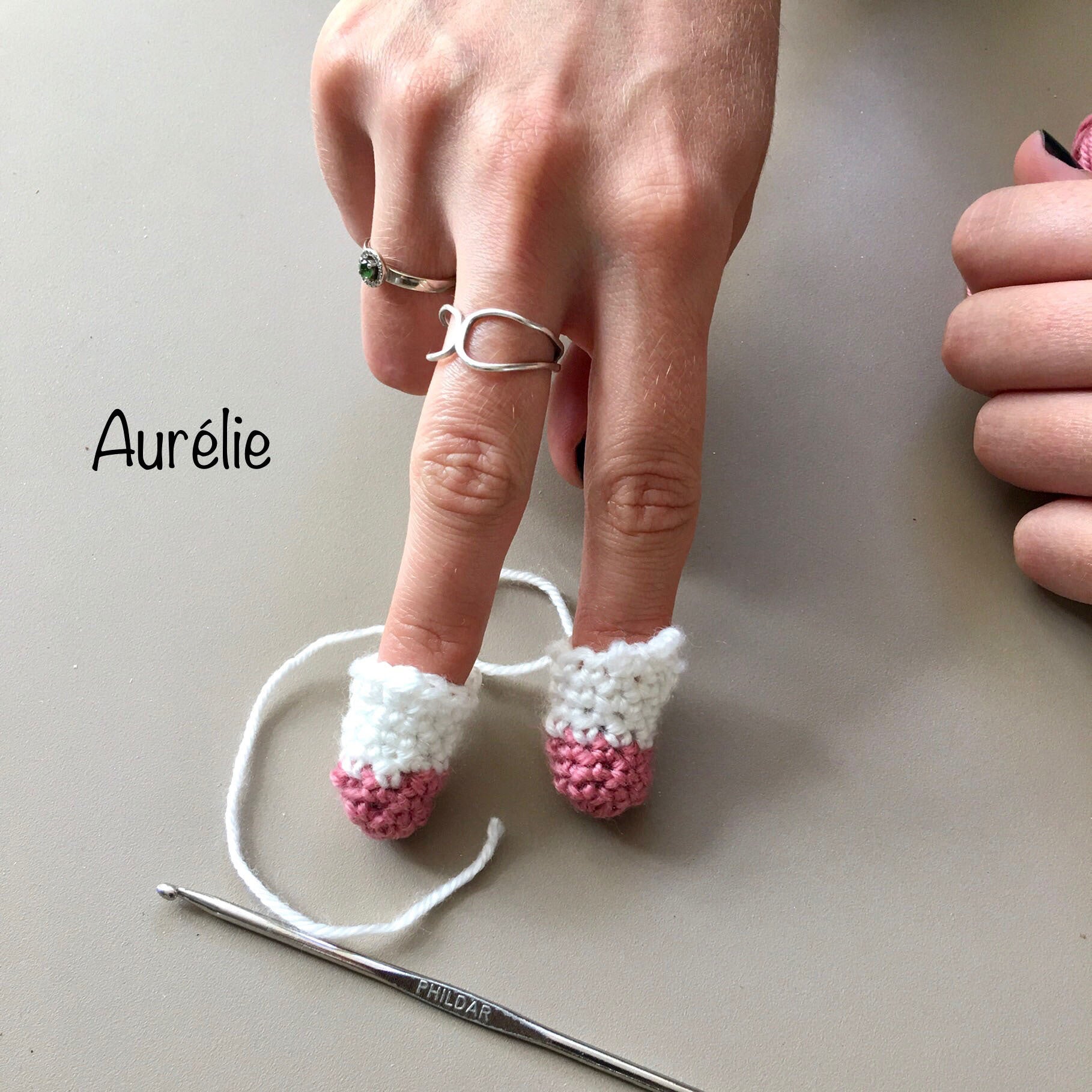 Cours de crochet à Paris - élève en atelier amigurimis - Un crochet par ici