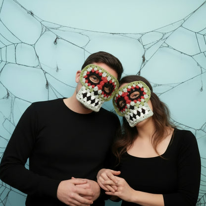 Kit crochet masque granny Skull - en situation porté - Un crochet par ici