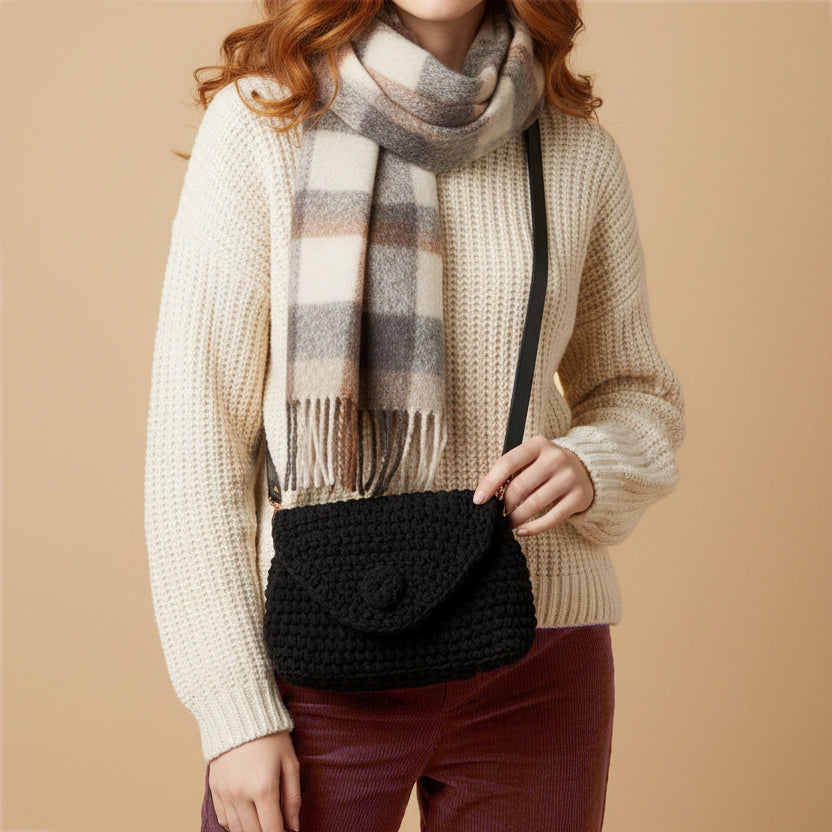 Kit Crochet - Sac "Softy" - coloris noir - porté - Un crochet par ici