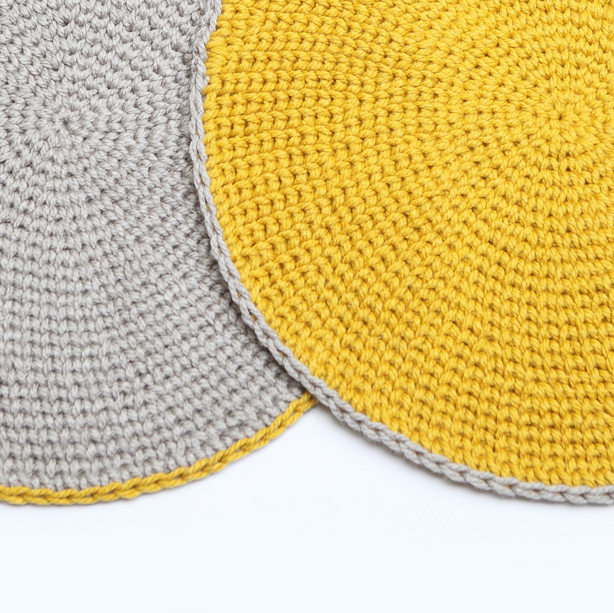 Kit crochet Tapis Gridou - coloris gris et jaune - Un crochet par ici